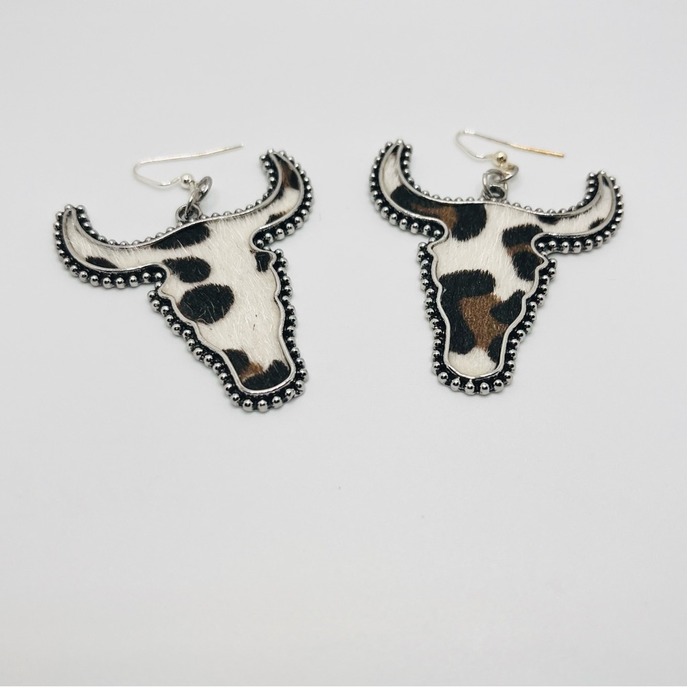 Bull earrings 🐂✨ - Picture 2 of 2